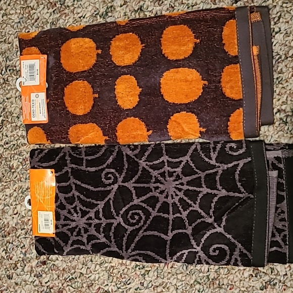 BUNDLE OF 2 HALLOWEEN HAND TOWELS - Picture 5 of 7
